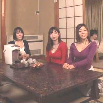 【斉藤みゆ 羽生ありさ 宇多田あみ】巨乳ママと親子風呂でやりたい放題 1
